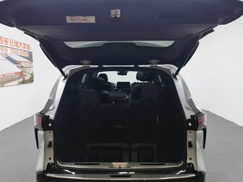 2021 Sienna 2.5L Hybrid Platinum Edition — миниатюра 16