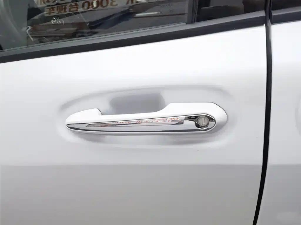 2021 Sienna 2.5L Hybrid Platinum Edition — миниатюра 18