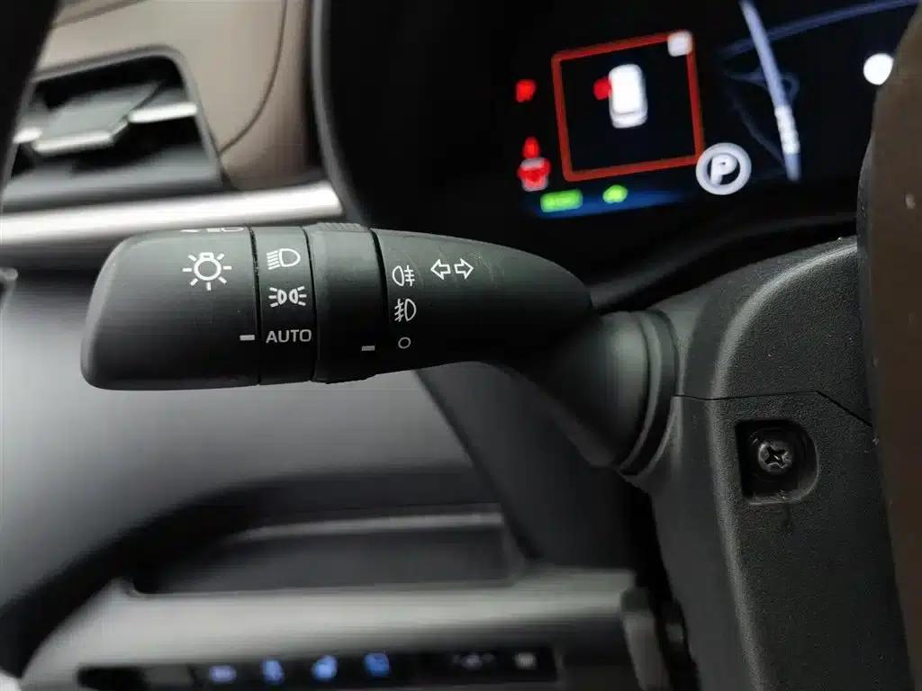 2021 Sienna 2.5L Hybrid Platinum Edition — миниатюра 21