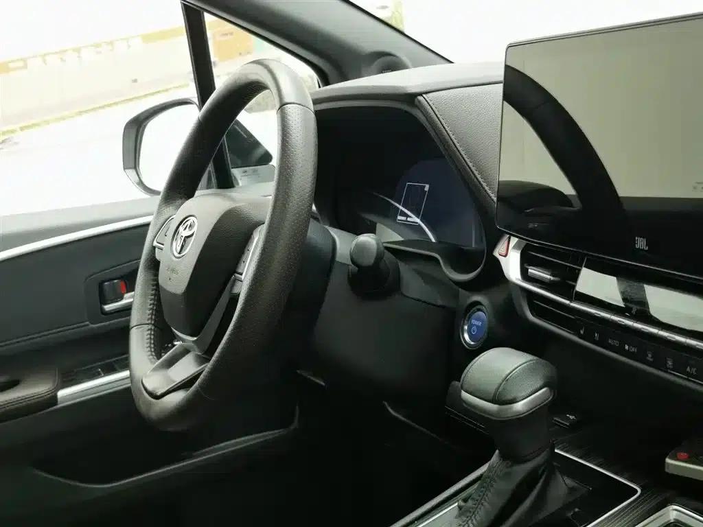 2021 Sienna 2.5L Hybrid Platinum Edition — миниатюра 22