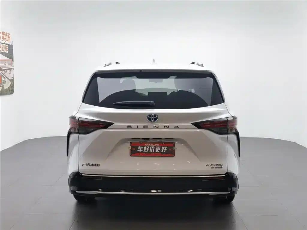 2021 Sienna 2.5L Hybrid Platinum Edition — миниатюра 4