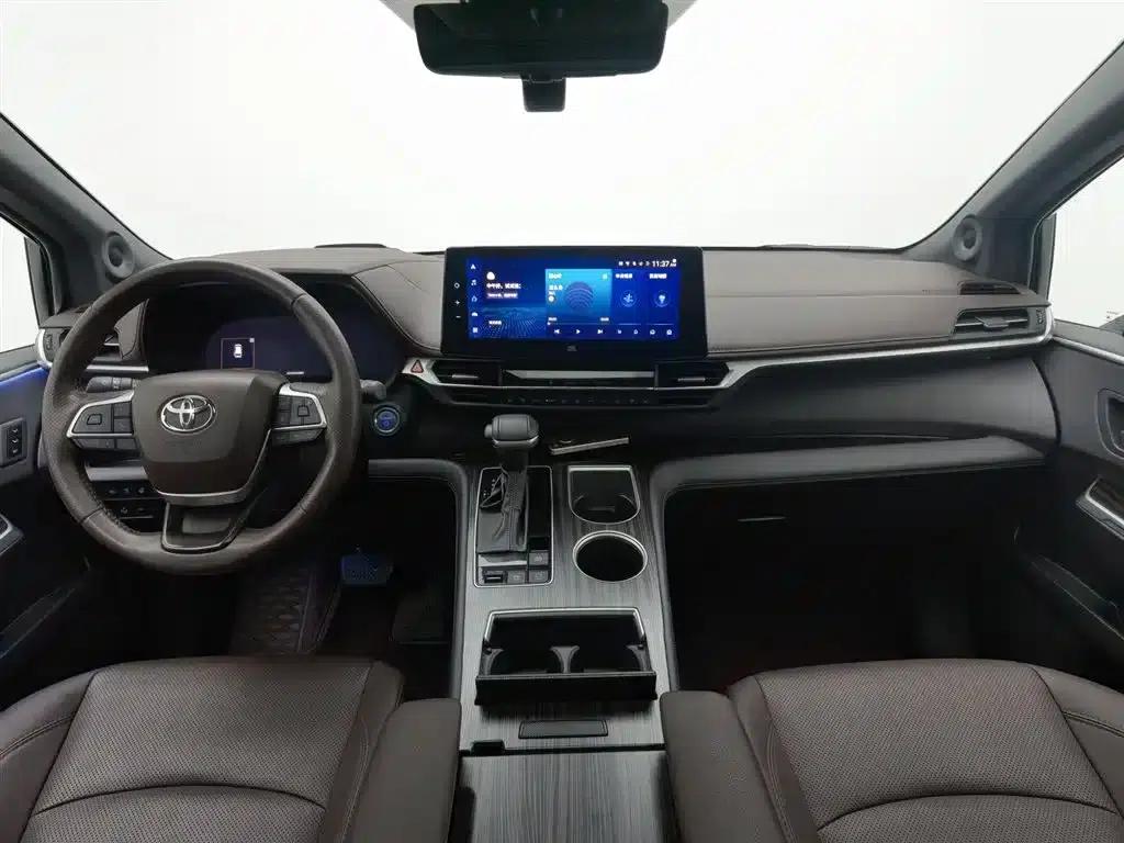 2021 Sienna 2.5L Hybrid Platinum Edition — миниатюра 5