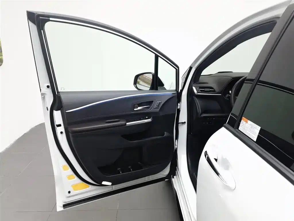 2021 Sienna 2.5L Hybrid Platinum Edition — миниатюра 8