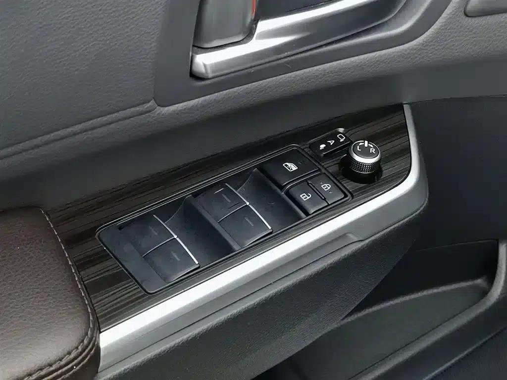 2021 Sienna 2.5L Hybrid Platinum Edition — миниатюра 9
