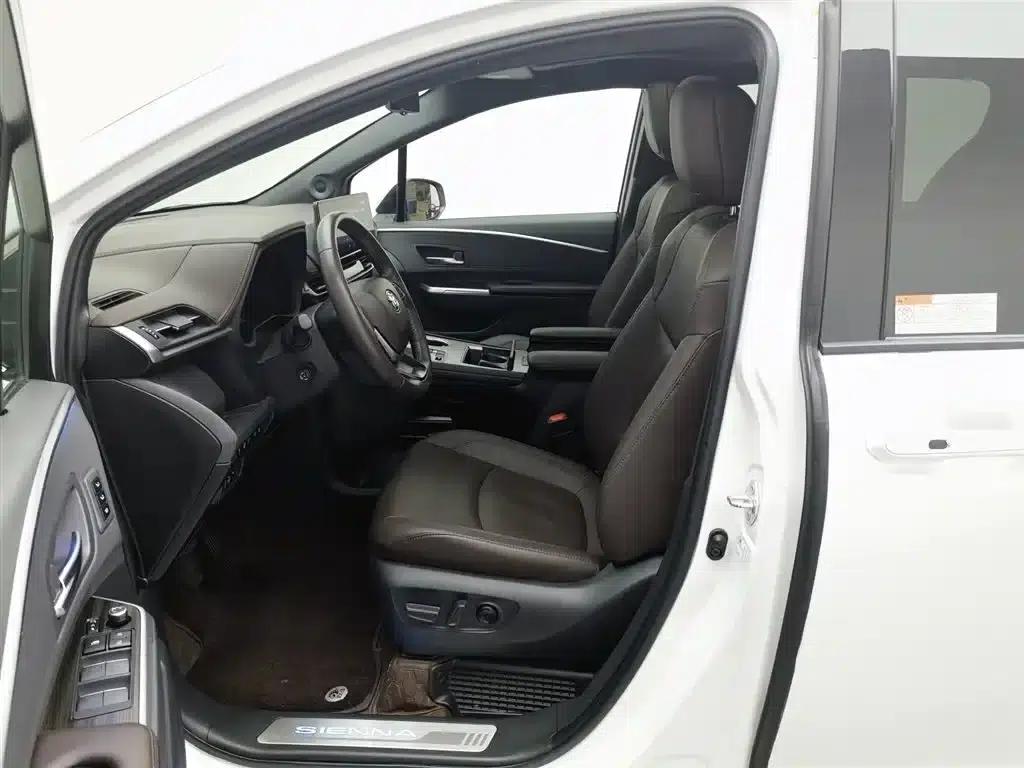 2021 Sienna 2.5L Hybrid Platinum Edition — миниатюра 10