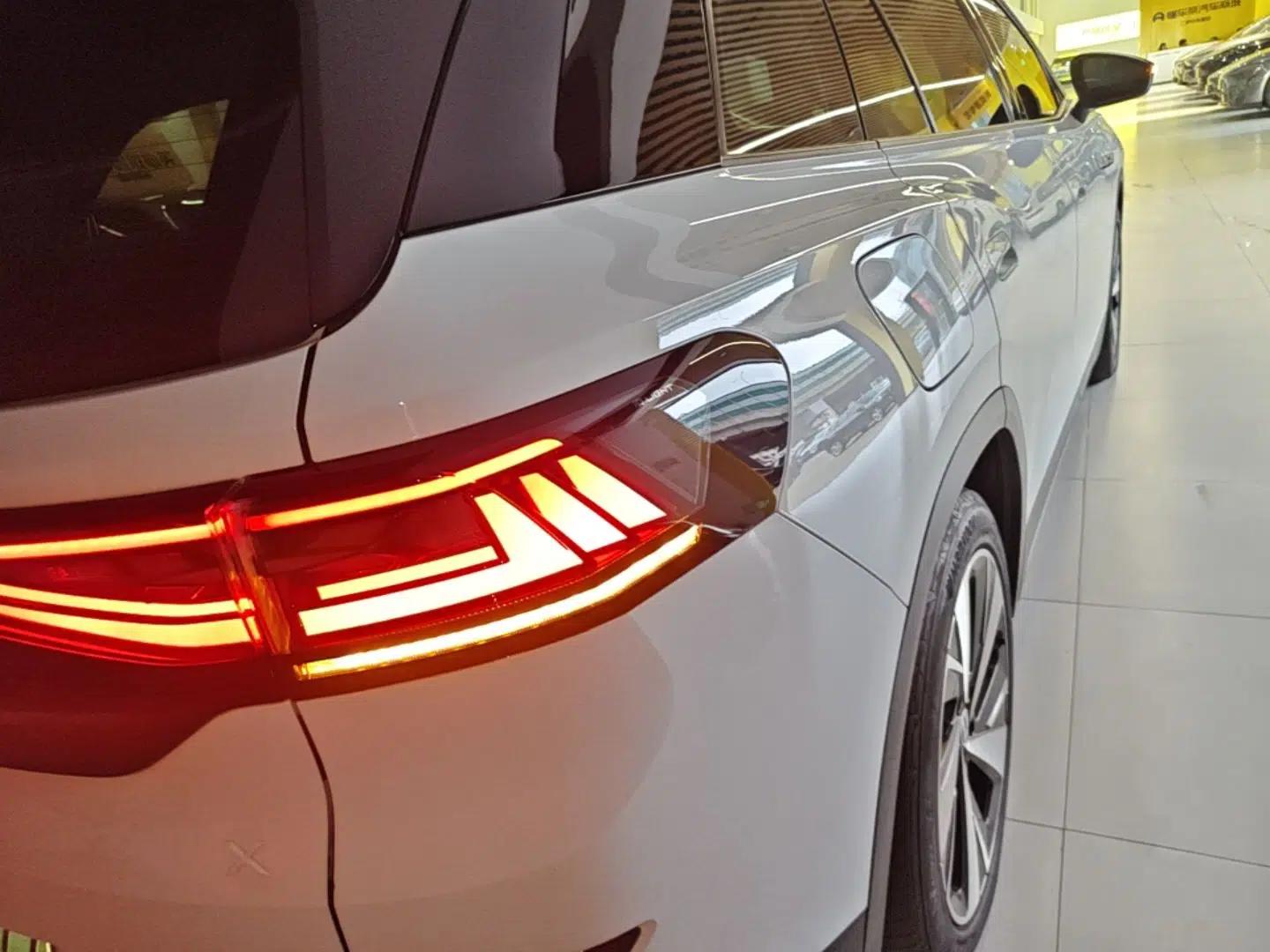 Volkswagen ID.6 X 2021 Pro Smart Long-Range Edition — миниатюра 8