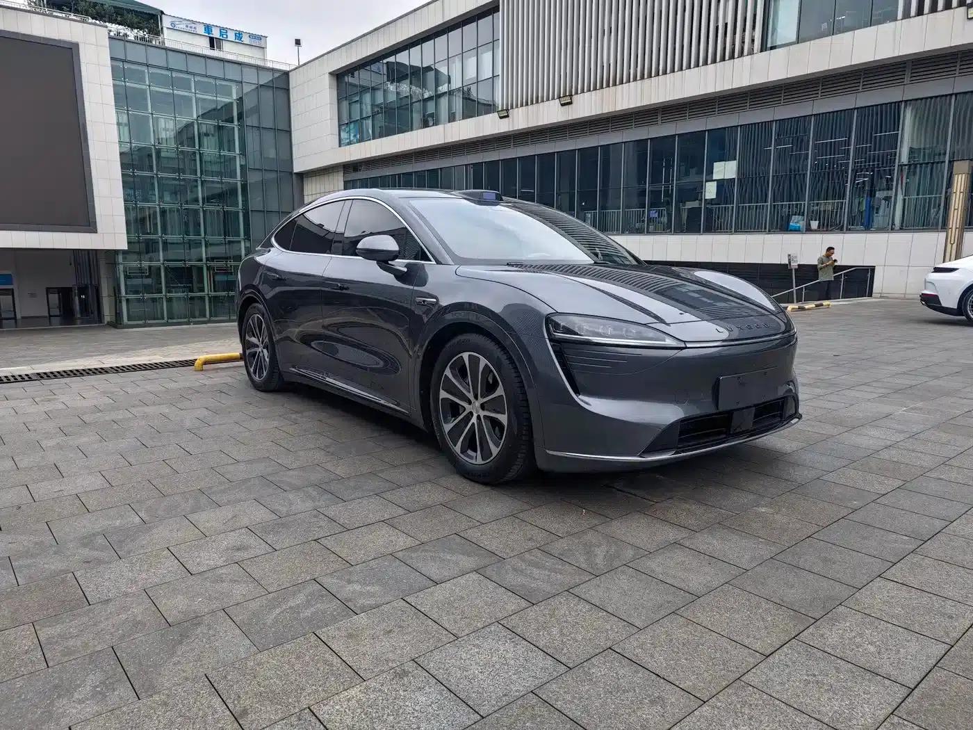 Zhijie R7 2024 Pure Electric 802km Max — миниатюра 2