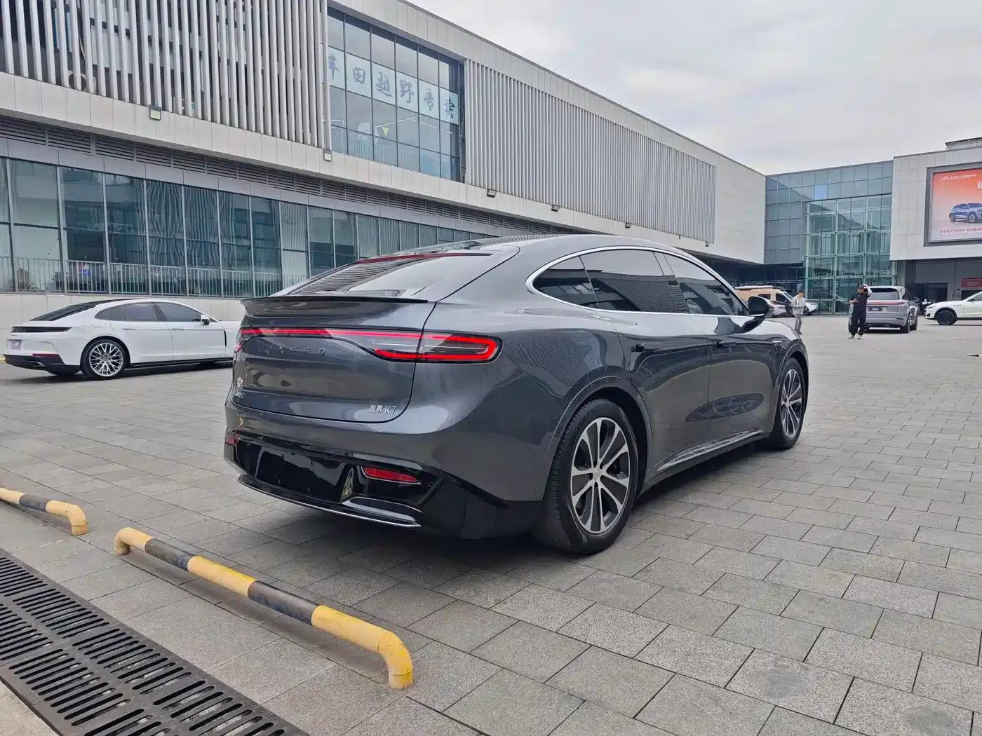Zhijie R7 2024 Pure Electric 802km Max — миниатюра 10