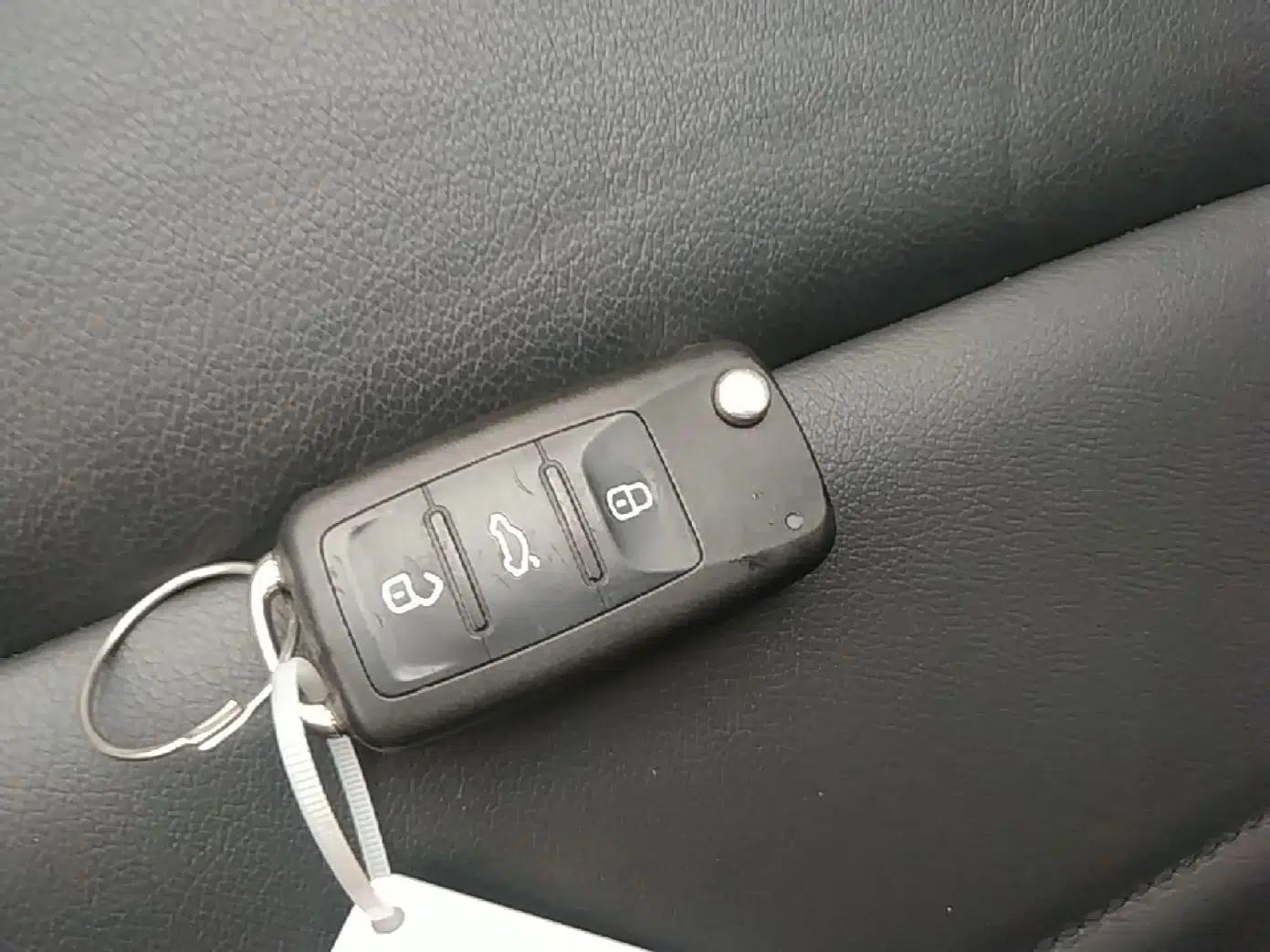 Volkswagen Gran Lavida 2015 1.6L Automatic Comfort Edition — миниатюра 12