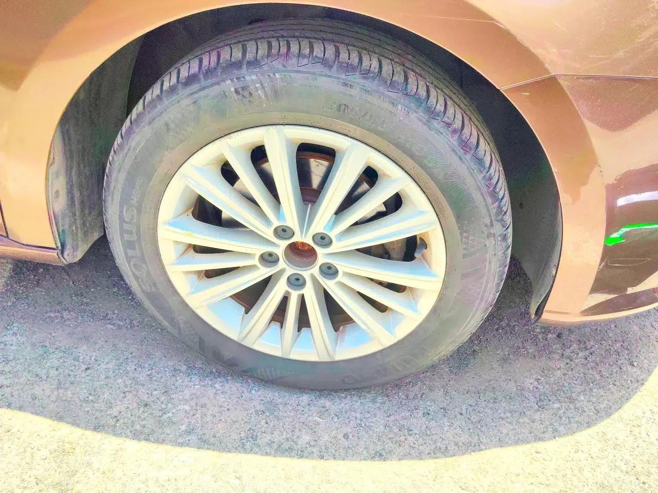 Volkswagen Gran Lavida 2013 1.6L Automatic Comfort Model — миниатюра 8