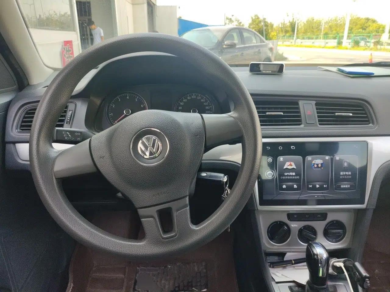 Volkswagen Gran Lavida 2013 1.6L Automatic Fashion Model — миниатюра 11