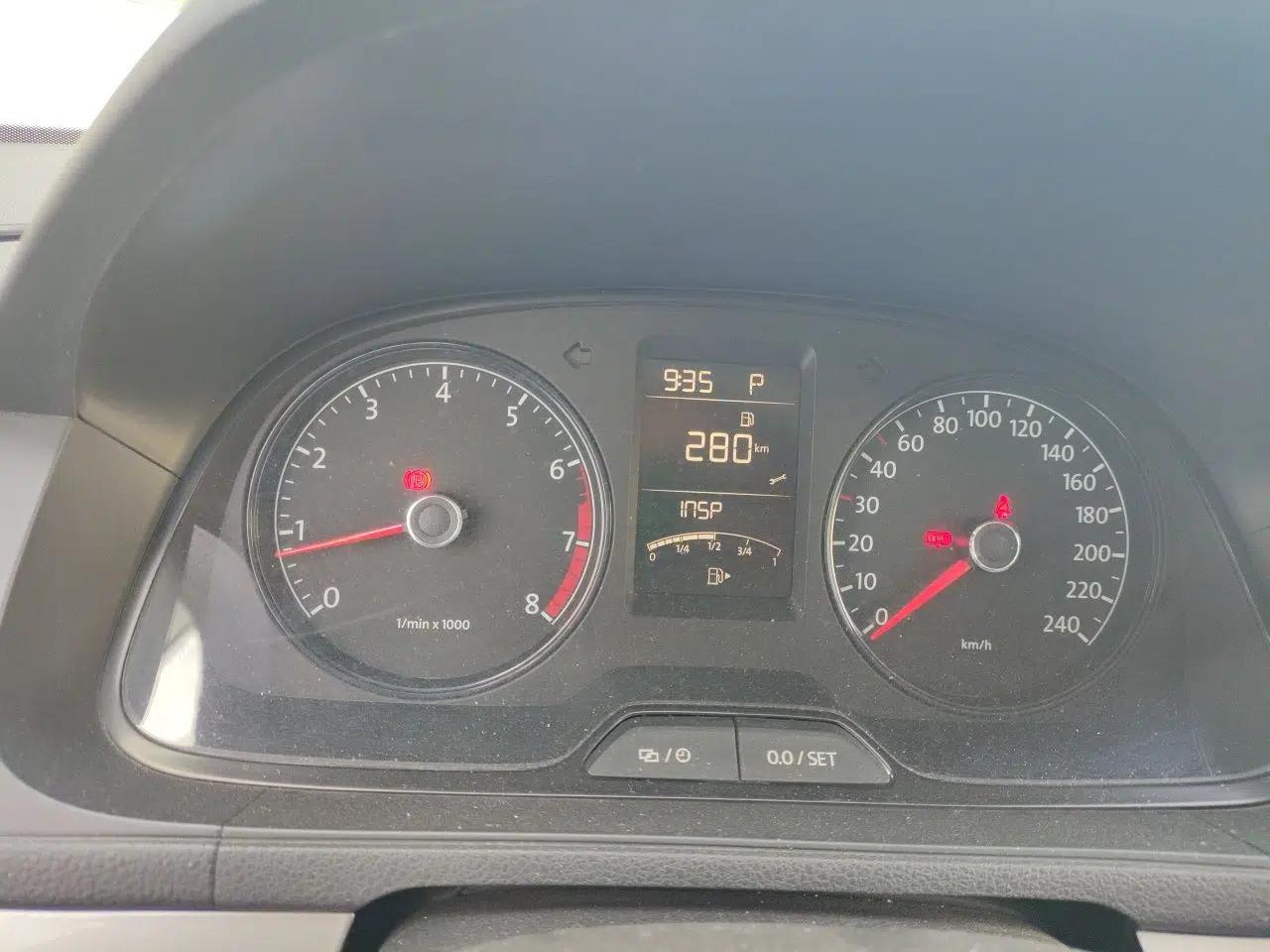 Volkswagen Gran Lavida 2013 1.6L Automatic Fashion Model — миниатюра 12