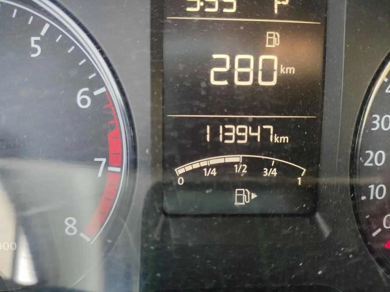Volkswagen Gran Lavida 2013 1.6L Automatic Fashion Model — миниатюра 13