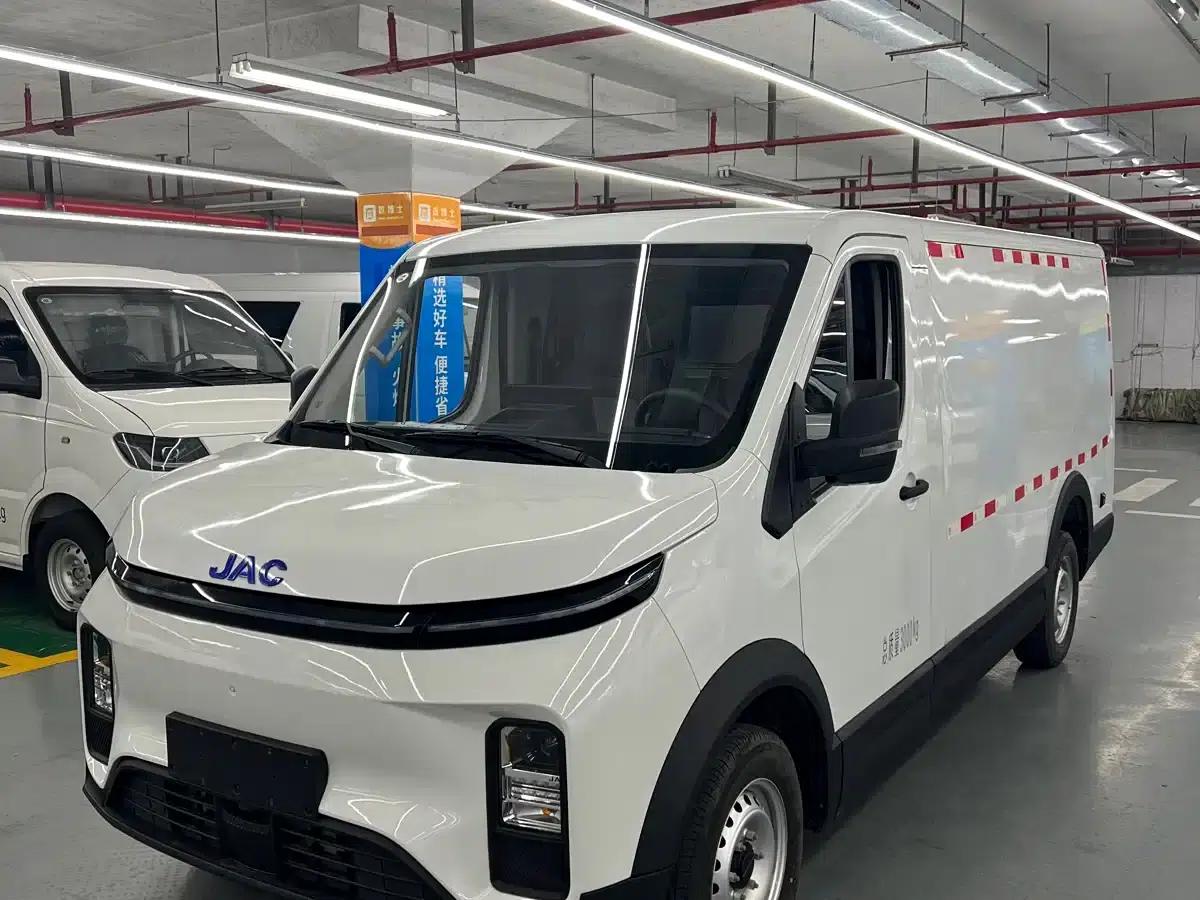 Van Loo 2024 V8 Explorer Edition CATL — миниатюра 1