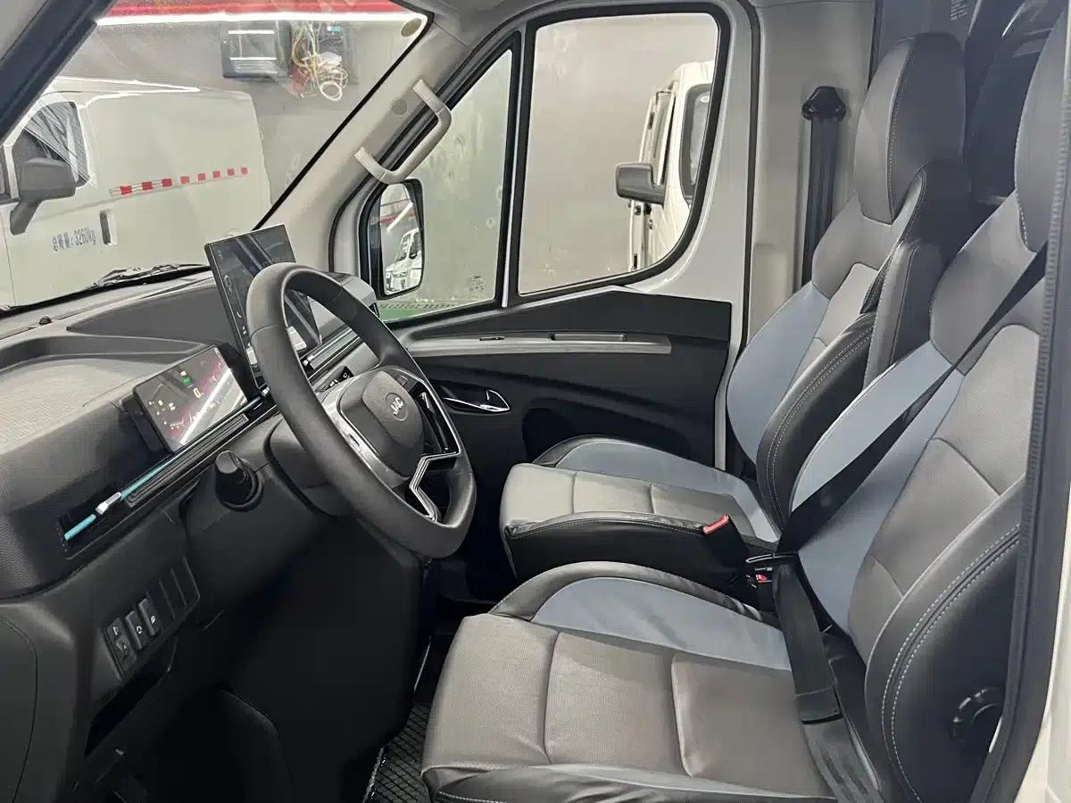 Van Loo 2024 V8 Explorer Edition CATL — миниатюра 11