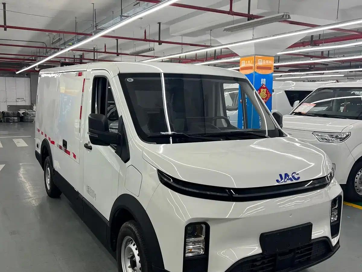 Van Loo 2024 V8 Explorer Edition CATL — миниатюра 3