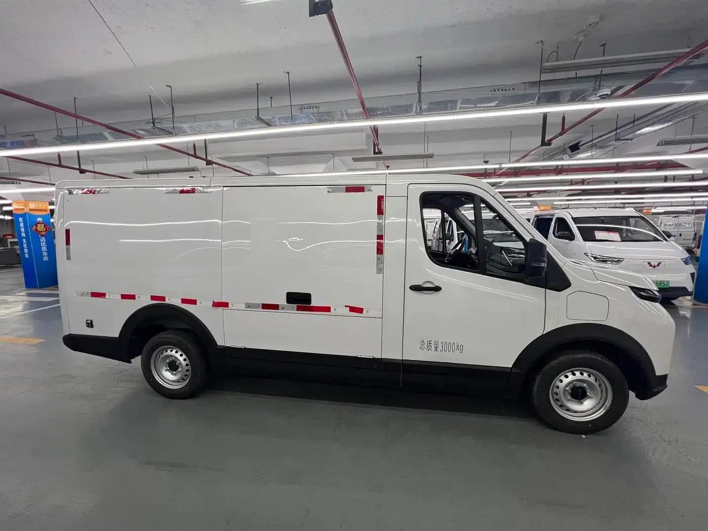 Van Loo 2024 V8 Explorer Edition CATL — миниатюра 4