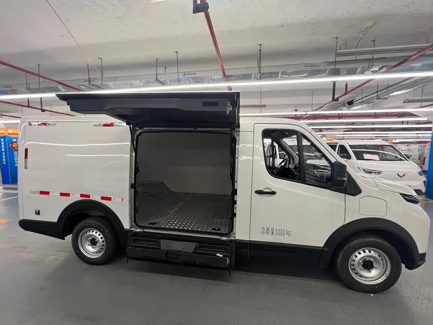 Van Loo 2024 V8 Explorer Edition CATL — миниатюра 5
