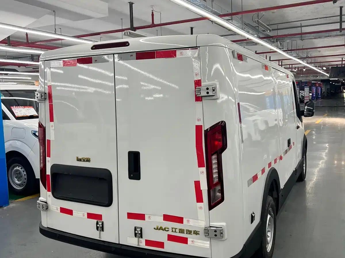 Van Loo 2024 V8 Explorer Edition CATL — миниатюра 7