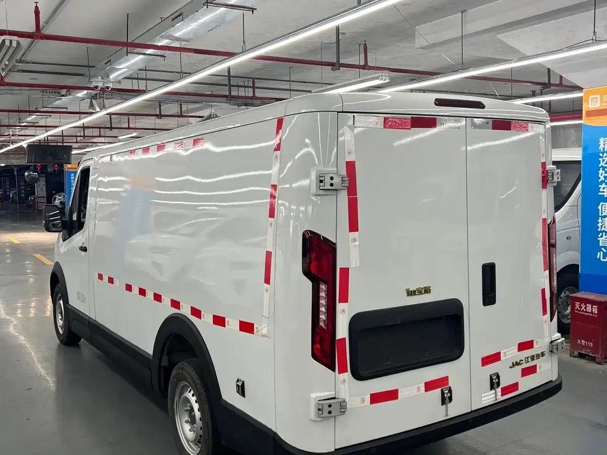 Van Loo 2024 V8 Explorer Edition CATL — миниатюра 8