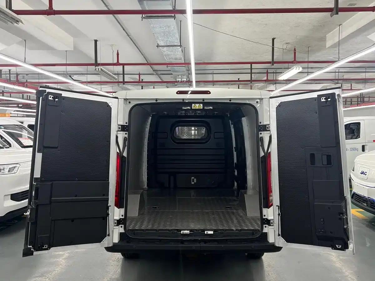 Van Loo 2024 V8 Explorer Edition CATL — миниатюра 9