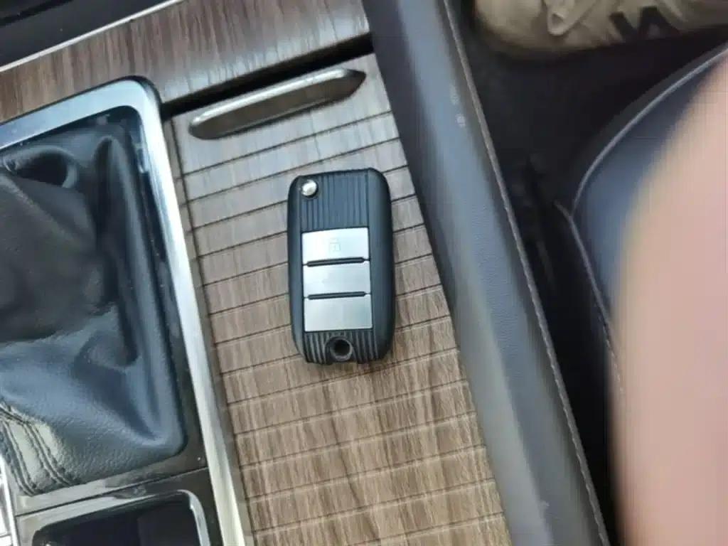 Roewe RX8 2019 30T Intelligent Internet Two-Wheel Drive Super Flagship Edition — миниатюра 17