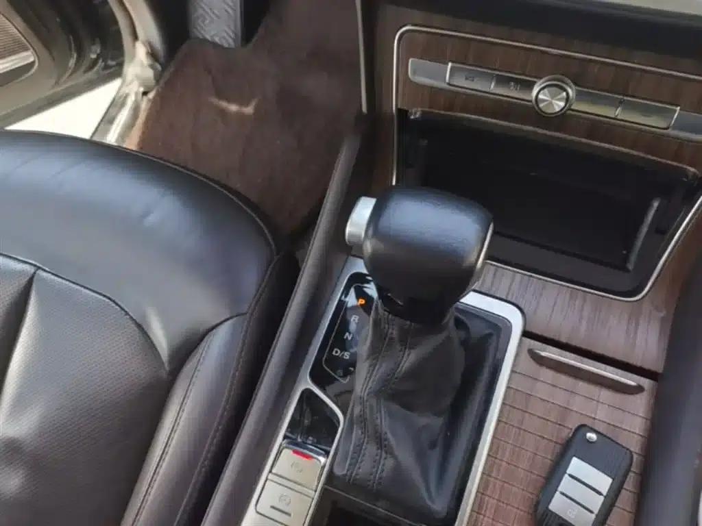 Roewe RX8 2019 30T Intelligent Internet Two-Wheel Drive Super Flagship Edition — миниатюра 10