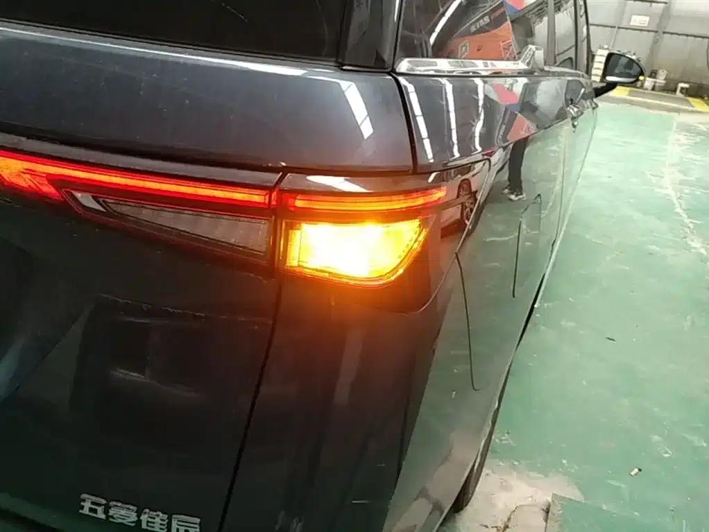 Wuling Jiachen 2022 1.5T CVT Smart Luxury Edition — миниатюра 8