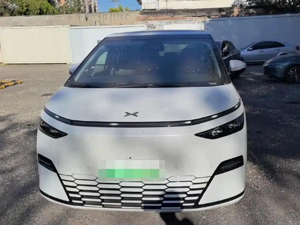 XPeng X9 2025 Pure Electric Model with a Maximum Range of 740km — миниатюра 2
