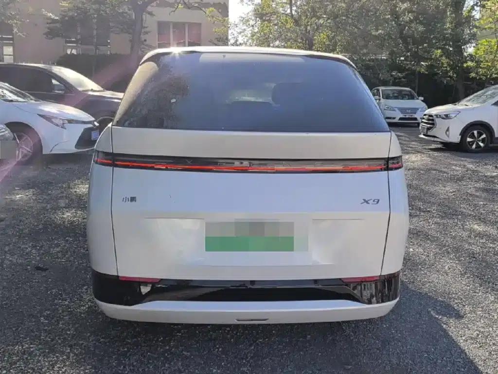 XPeng X9 2025 Pure Electric Model with a Maximum Range of 740km — миниатюра 3