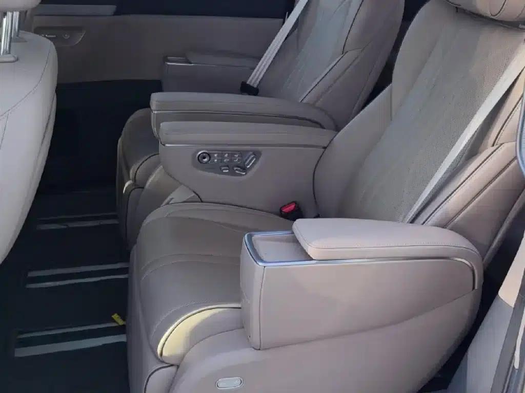 XPeng X9 2025 Pure Electric Model with a Maximum Range of 740km — миниатюра 5