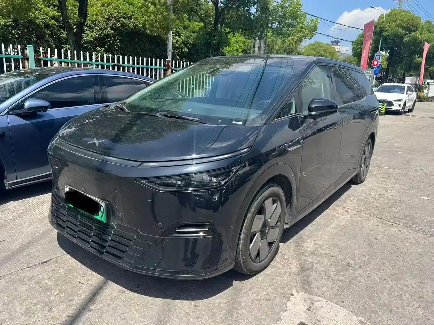 XPeng X9 2025 Pure Electric 650km Long Range Max — миниатюра 1