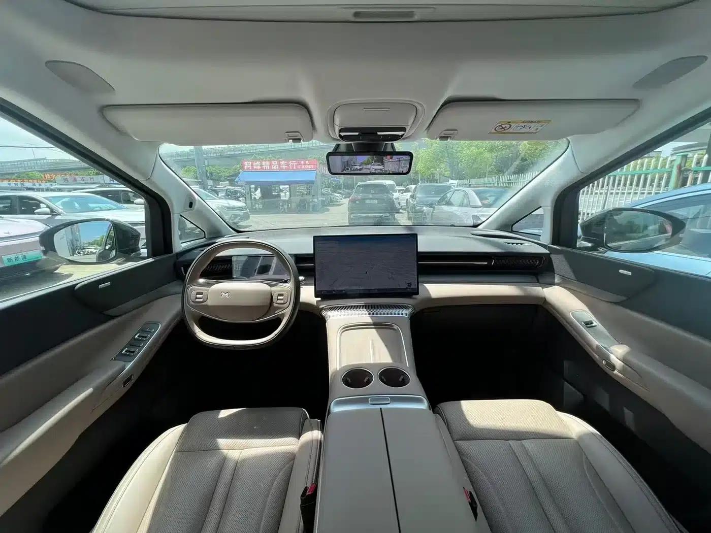 XPeng X9 2025 Pure Electric 650km Long Range Max — миниатюра 6