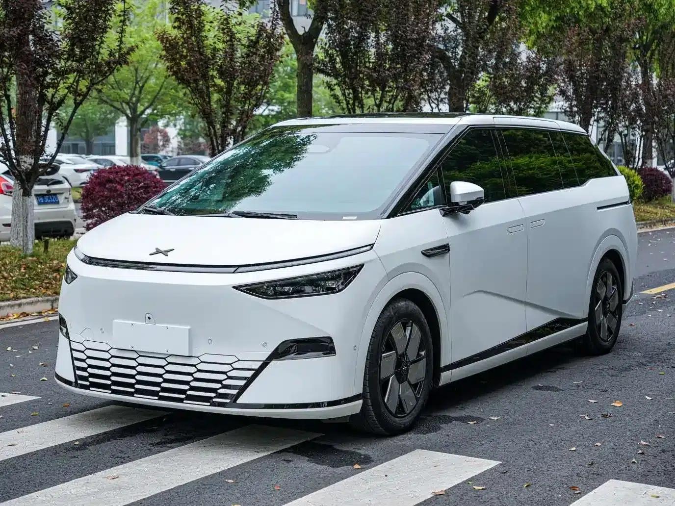 XPeng X9 2024 Model: 702kWh Ultra-Long Range (Max) — миниатюра 1