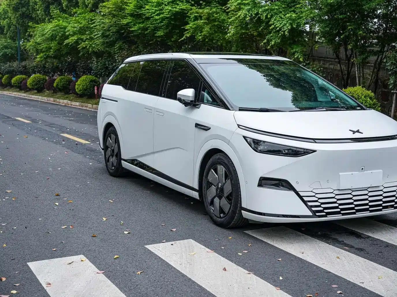 XPeng X9 2024 Model: 702kWh Ultra-Long Range (Max) — миниатюра 2