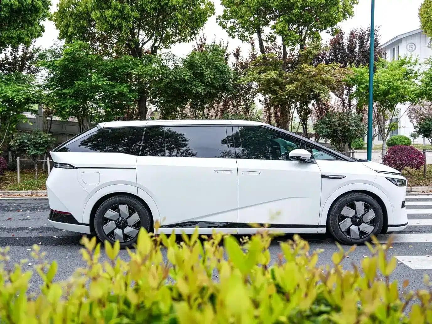 XPeng X9 2024 Model: 702kWh Ultra-Long Range (Max) — миниатюра 11