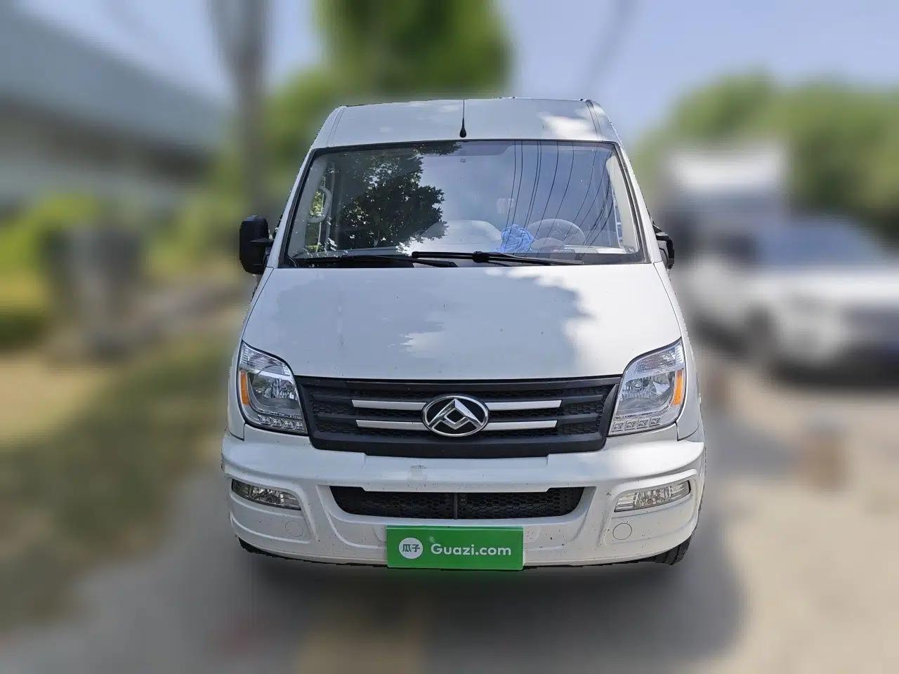 SAIC MAXUS Xintu V80 2021 2.0T Manual Classic Aoyuntong Long Wheelbase Mid-Roof 6/7/8/9-Seater — миниатюра 2