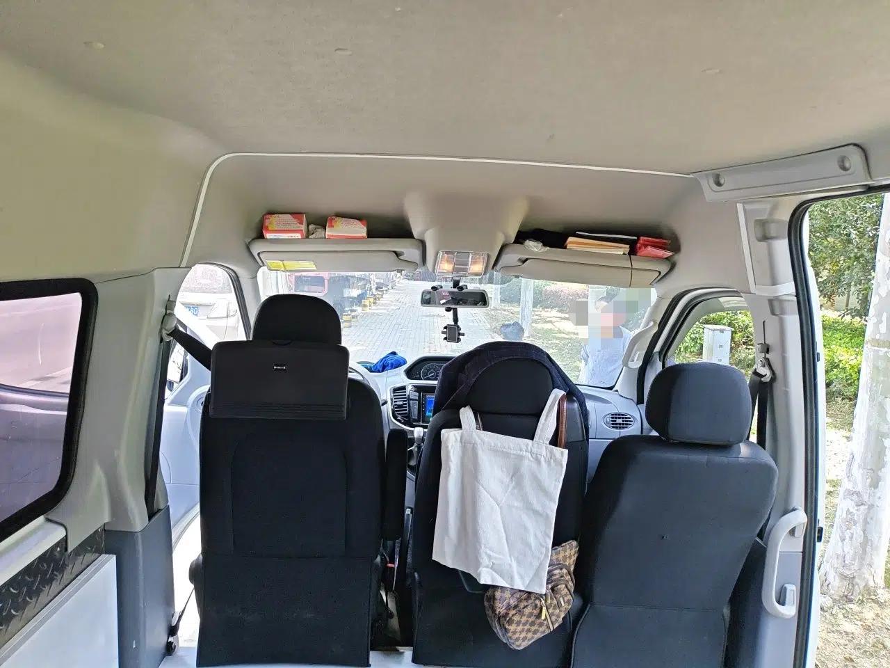 SAIC MAXUS Xintu V80 2021 2.0T Manual Classic Aoyuntong Long Wheelbase Mid-Roof 6/7/8/9-Seater — миниатюра 15