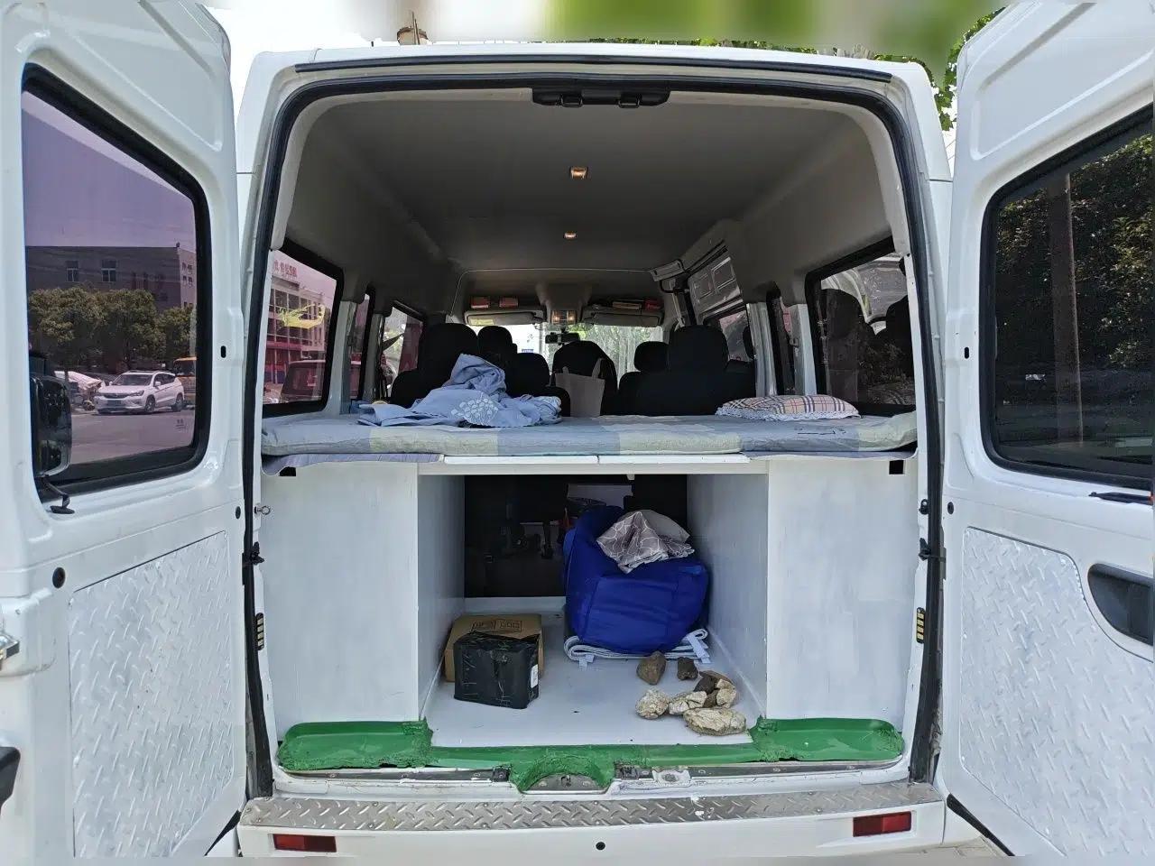 SAIC MAXUS Xintu V80 2021 2.0T Manual Classic Aoyuntong Long Wheelbase Mid-Roof 6/7/8/9-Seater — миниатюра 16