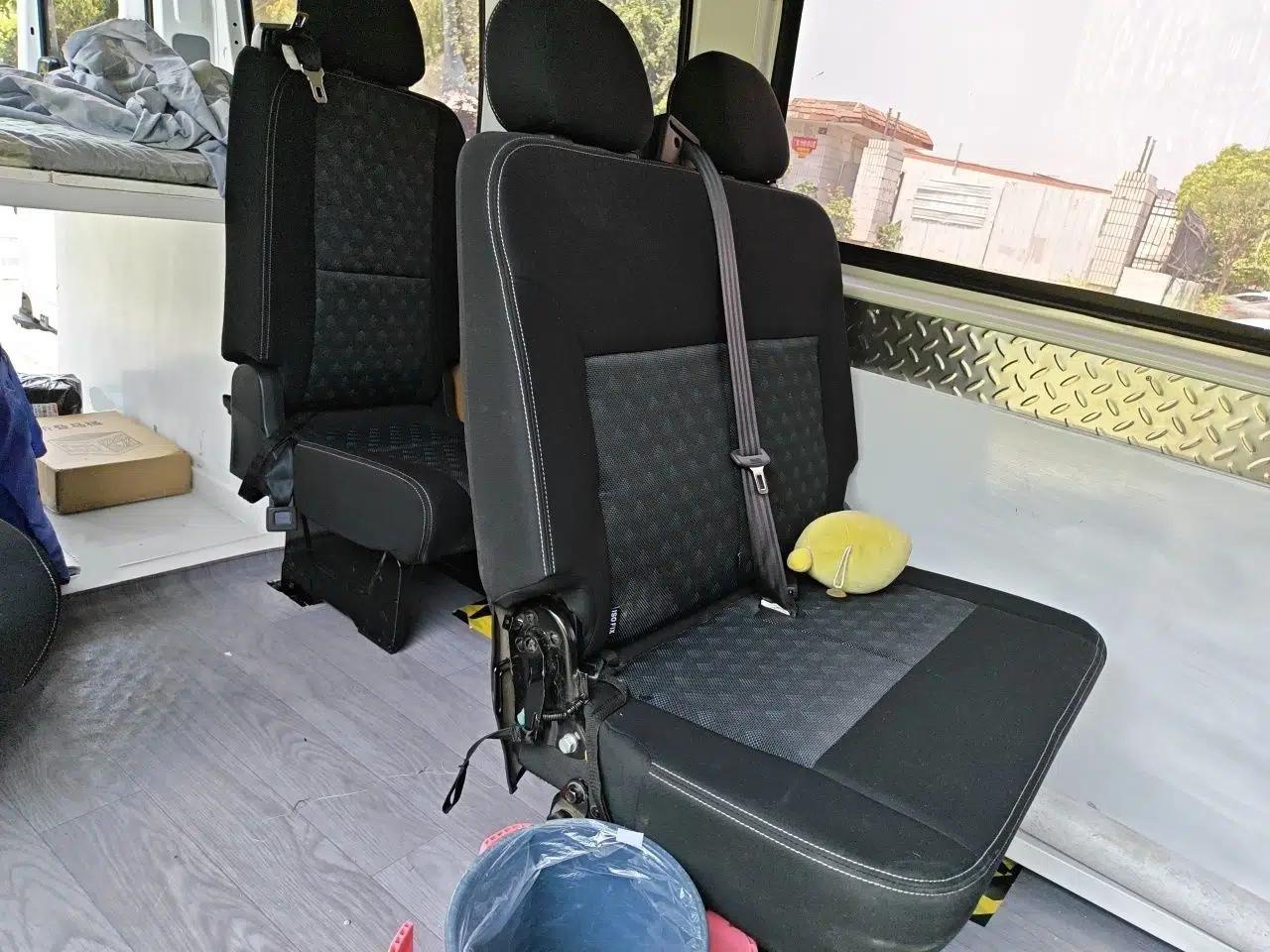 SAIC MAXUS Xintu V80 2021 2.0T Manual Classic Aoyuntong Long Wheelbase Mid-Roof 6/7/8/9-Seater — миниатюра 20