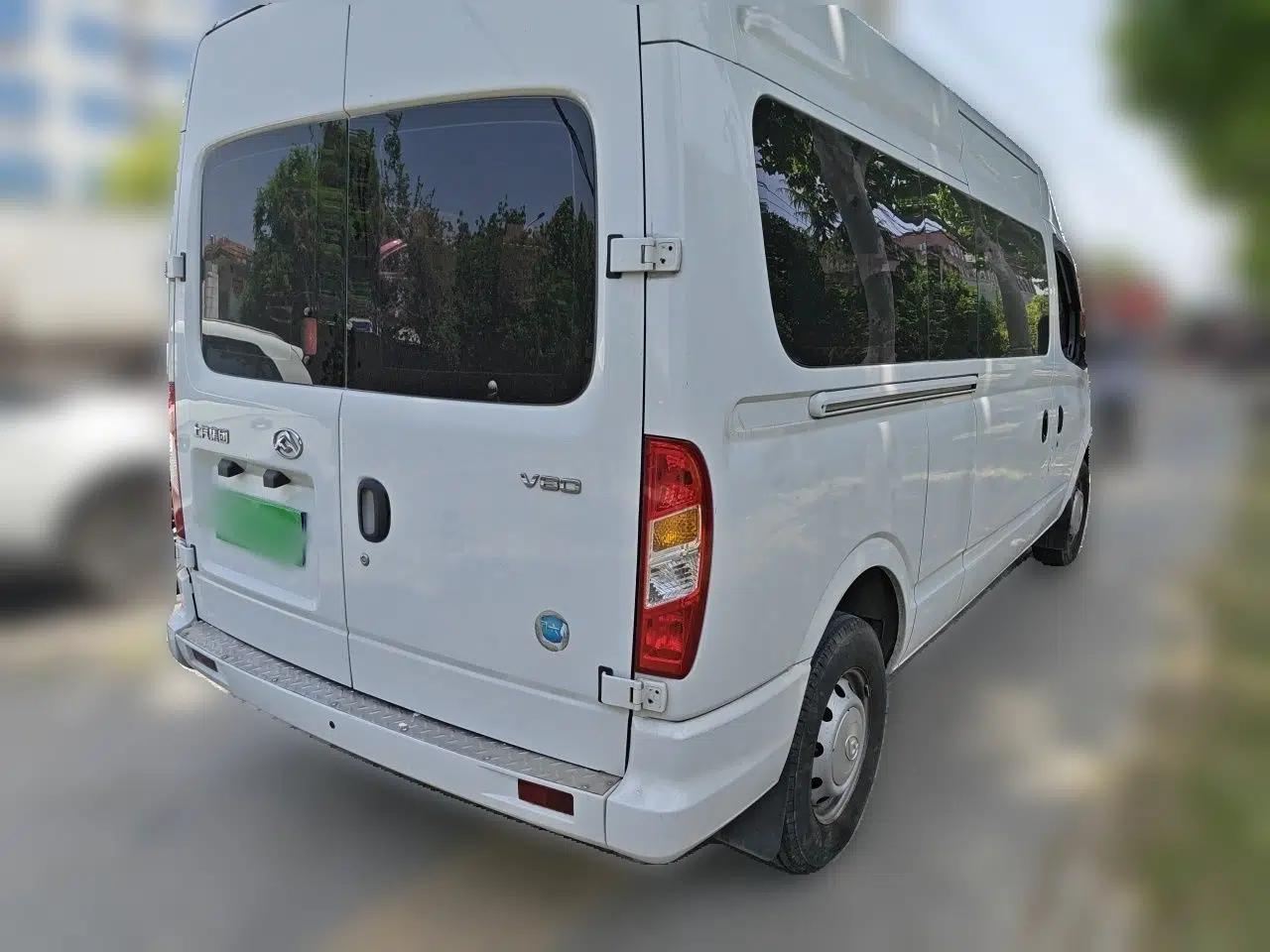 SAIC MAXUS Xintu V80 2021 2.0T Manual Classic Aoyuntong Long Wheelbase Mid-Roof 6/7/8/9-Seater — миниатюра 6
