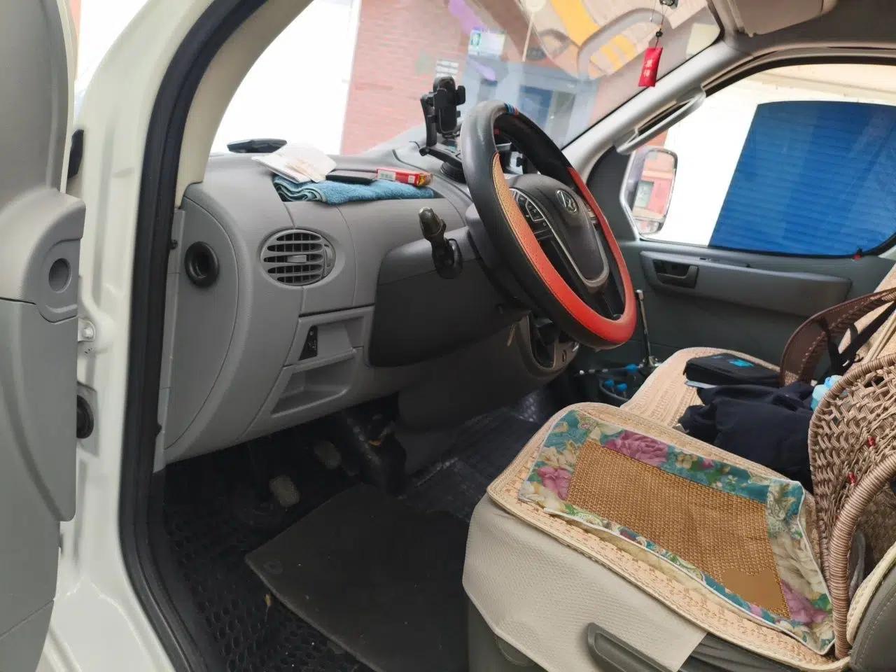 SAIC MAXUS Xintu V80 2018 2.5T 6-speed manual van long-wheelbase mid-roof 2-3 seats — миниатюра 17