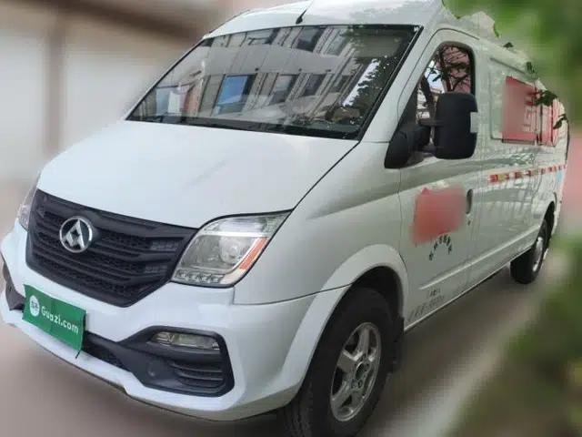 SAIC MAXUS Xintu V80 2018 2.5T 6-speed manual van long-wheelbase mid-roof 2-3 seats