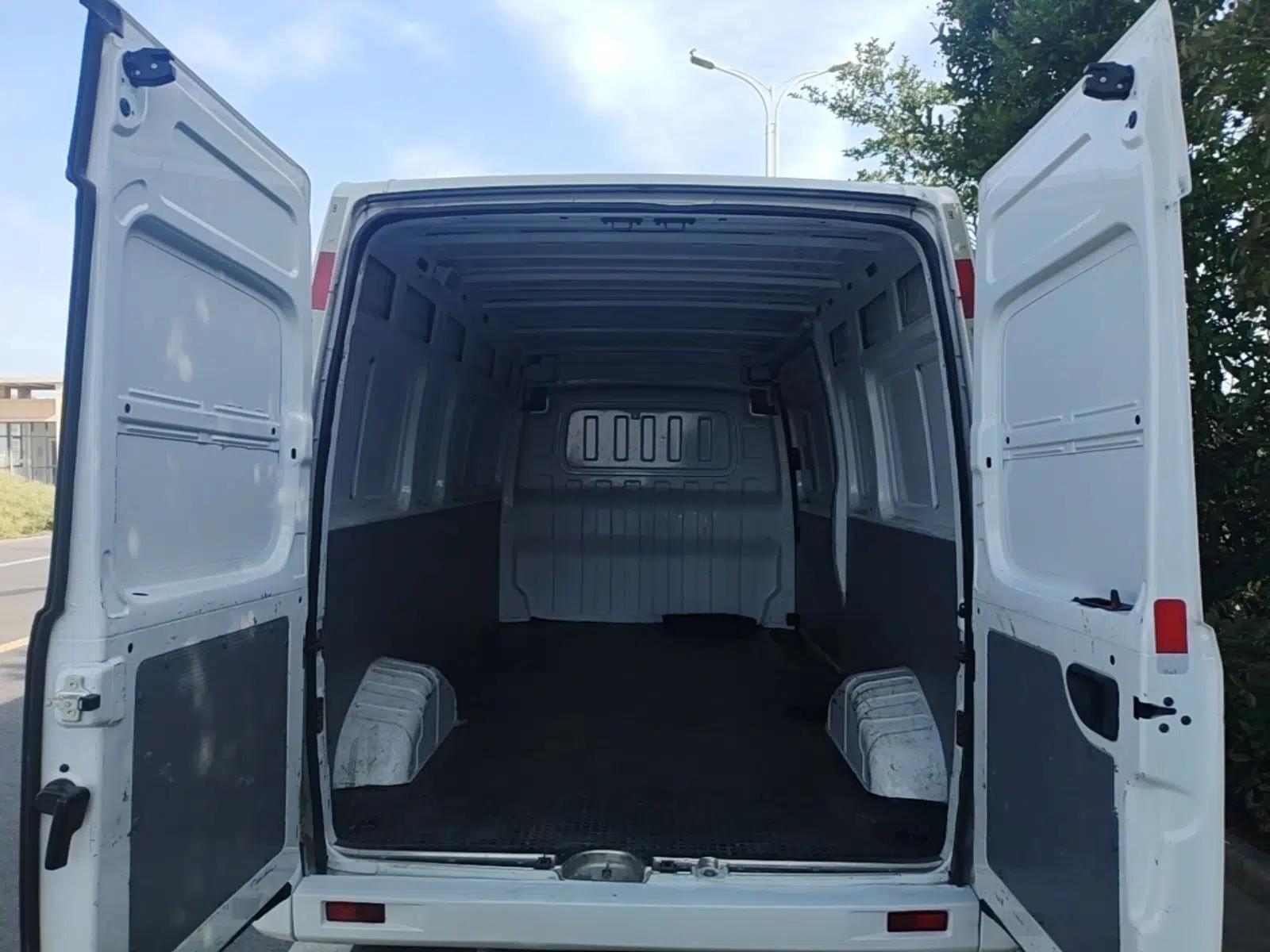 SAIC MAXUS Xintu V80 2021 2.0T Manual Classic City Delivery King Long Wheelbase Mid-Roof 3 Seats — миниатюра 20