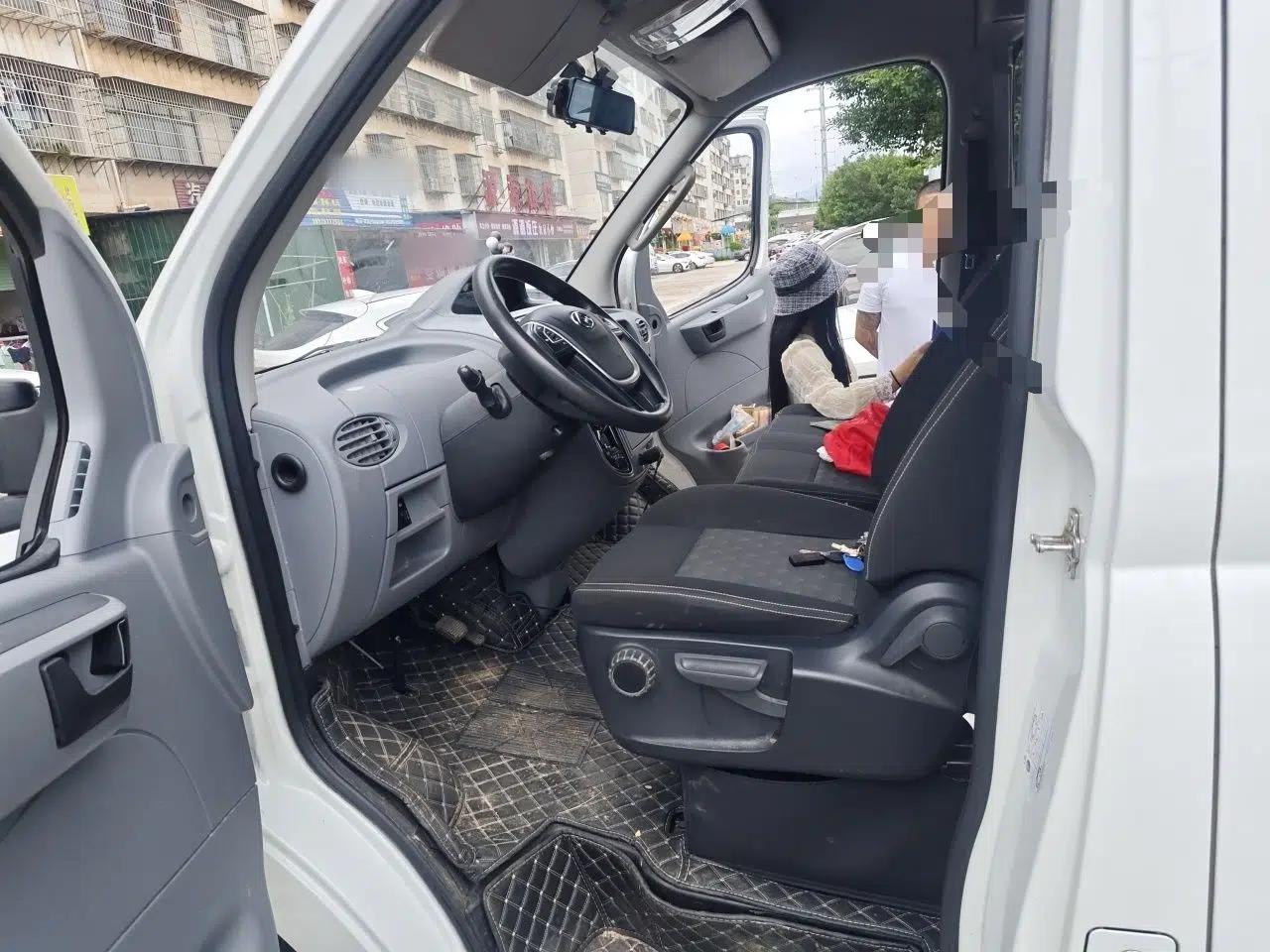 SAIC MAXUS Xintu V80 2021 2.0T AMT Classic Aoyuntong Short Wheelbase Mid-Roof 5/6-Seater — миниатюра 16