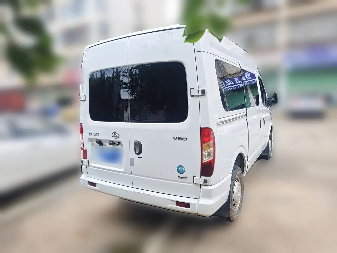 SAIC MAXUS Xintu V80 2021 2.0T AMT Classic Aoyuntong Short Wheelbase Mid-Roof 5/6-Seater — миниатюра 6