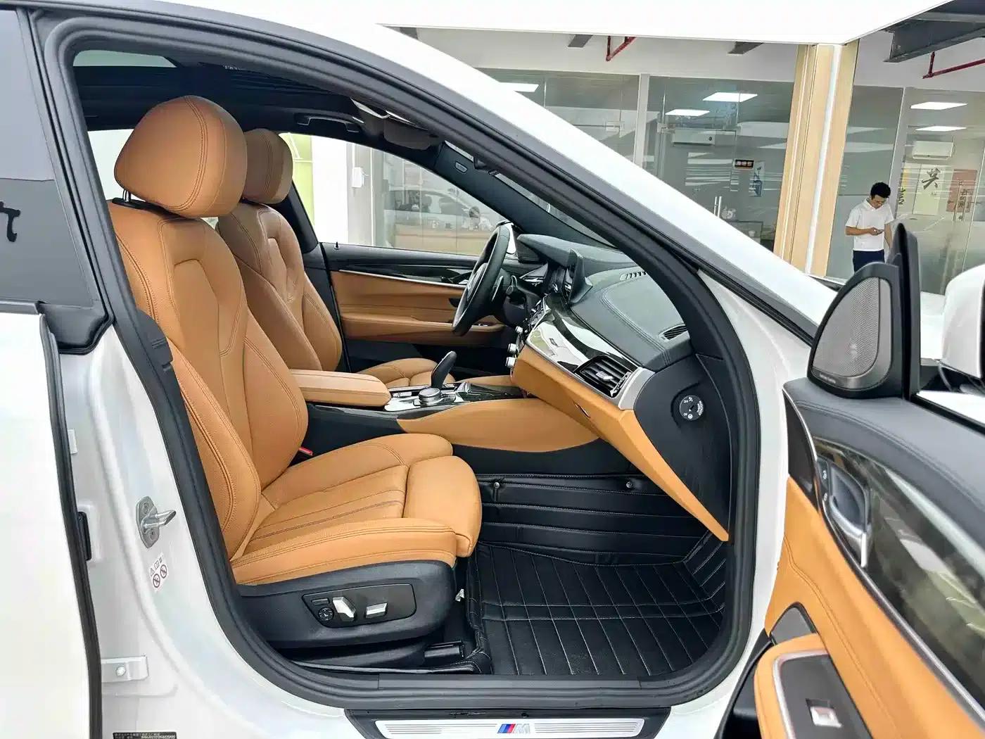 2019 BMW 6 Series GT 630i M Sport Package — миниатюра 9