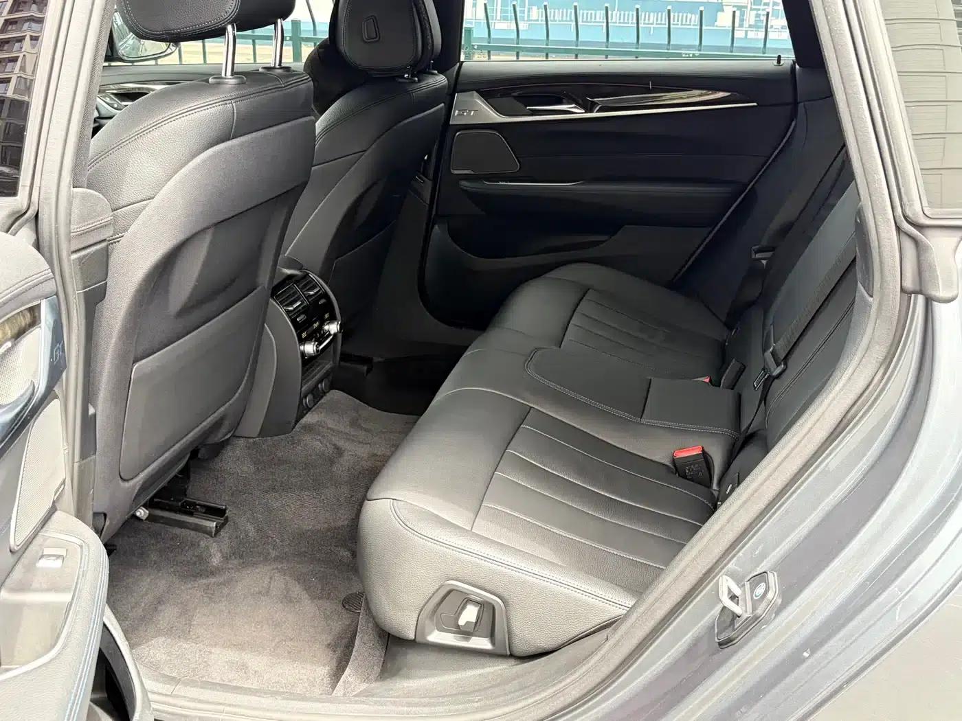 2019 BMW 6 Series GT 630i M Sport Package — миниатюра 13