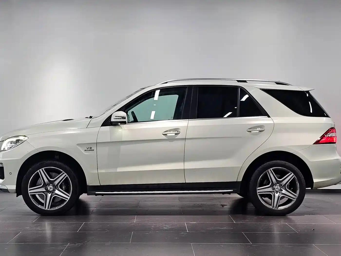 2012 Mercedes-Benz M-Class AMG ML 63 — миниатюра 2