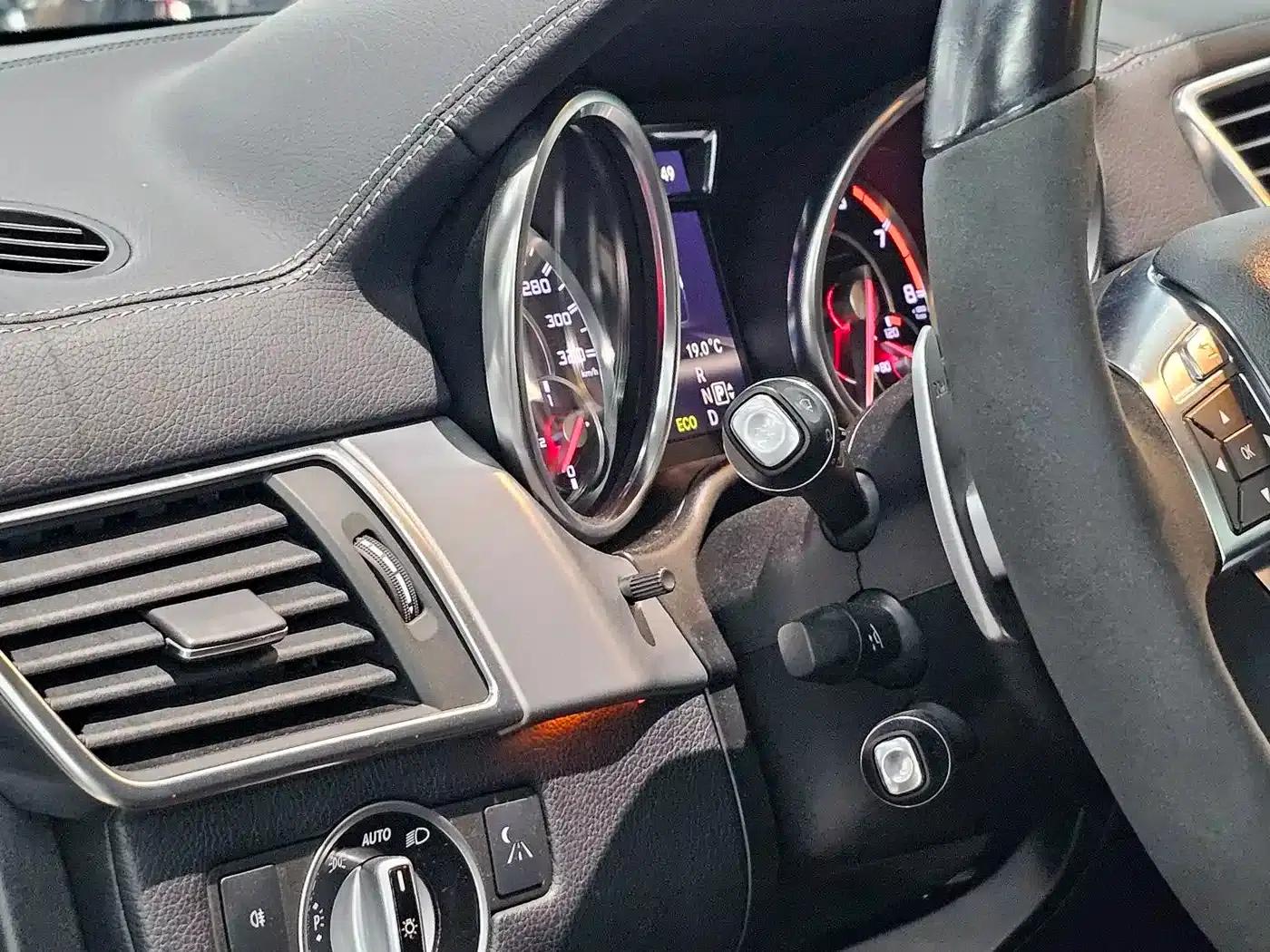 2012 Mercedes-Benz M-Class AMG ML 63 — миниатюра 11